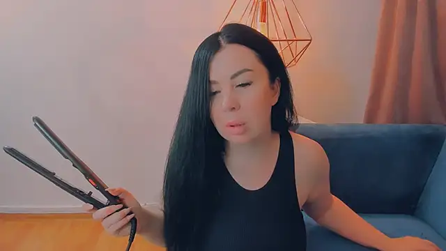 Snapshot of LayaFlow chatting on March 29, 7:41 am LayaFlow online show from March 29, 7:41 am