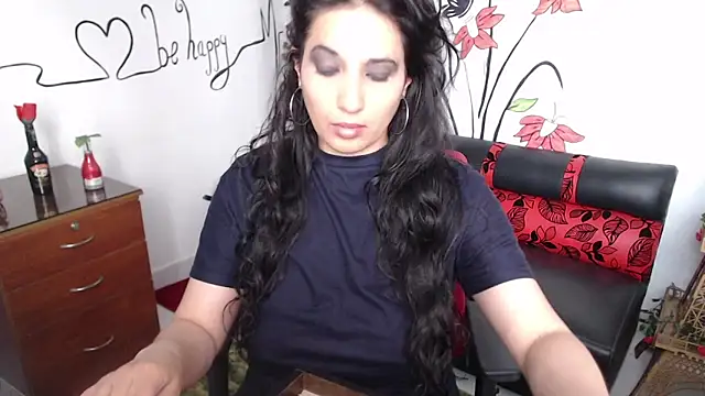 Snapshot of Roxanne_Ssummers chatting on January 8, 8:18 pm Roxanne Ssummers online show from January 8, 8:18 pm