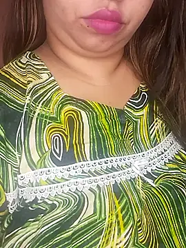 Snapshot of Ravina_patil1 chatting on February 8, 10:29 am Ravina patil1 online show from February 8, 10:29 am