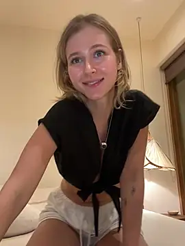 Snapshot of LunaRase chatting on January 22, 12:17 pm LunaRase online show from January 22, 12:17 pm