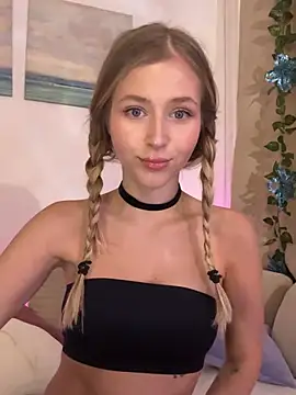 Snapshot of LunaRase chatting on February 20, 2:24 pm LunaRase online show from February 20, 2:24 pm