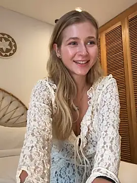 Snapshot of LunaRase chatting on March 8, 6:54 am LunaRase online show from March 8, 6:54 am