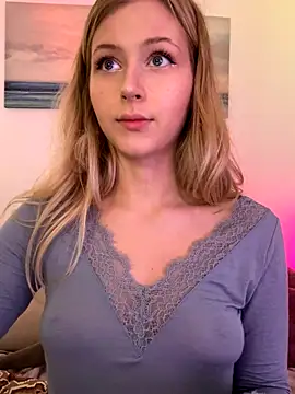 Snapshot of LunaRase chatting on September 20, 9:43 am LunaRase online show from September 20, 9:43 am