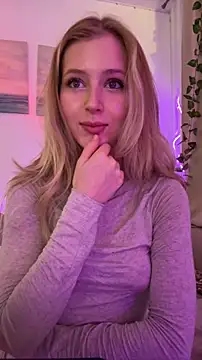 Snapshot of LunaRase chatting on October 26, 9:48 am LunaRase online show from October 26, 9:48 am