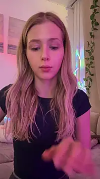 Snapshot of LunaRase chatting on October 28, 3:25 pm LunaRase online show from October 28, 3:25 pm