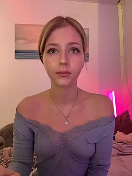 Snapshot of LunaRase chatting on November 21, 8:35 am LunaRase online show from November 21, 8:35 am