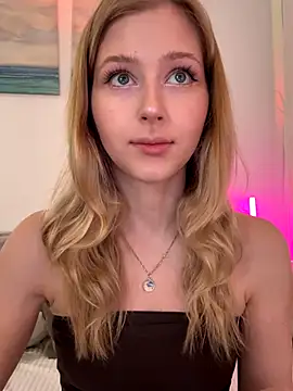 Snapshot of LunaRase chatting on November 29, 10:18 am LunaRase online show from November 29, 10:18 am