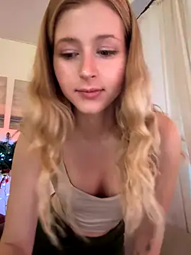 Snapshot of LunaRase chatting on December 17, 10:10 am LunaRase online show from December 17, 10:10 am