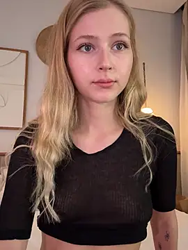 Snapshot of LunaRase chatting on January 11, 2:49 am LunaRase online show from January 11, 2:49 am