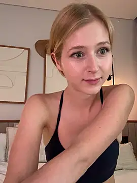 Snapshot of LunaRase chatting on January 14, 6:19 am LunaRase online show from January 14, 6:19 am