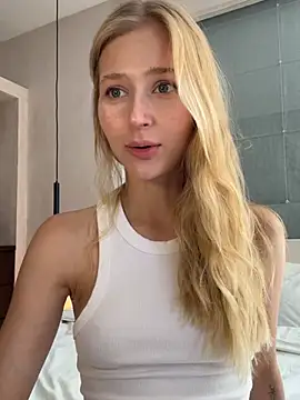 Snapshot of LunaRase chatting on February 21, 3:40 am LunaRase online show from February 21, 3:40 am