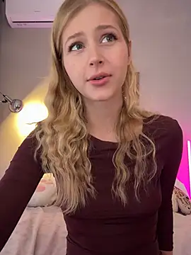 Snapshot of LunaRase chatting on March 12, 9:48 am LunaRase online show from March 12, 9:48 am