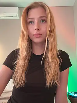 Snapshot of LunaRase chatting on March 17, 7:12 am LunaRase online show from March 17, 7:12 am