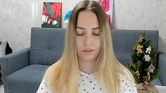 Snapshot of Mia_shy1 chatting on December 5, 10:23 am Mia shy1 online show from December 5, 10:23 am