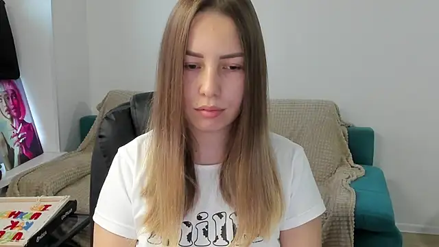 Snapshot of Mia_shy1 chatting on December 15, 6:39 am Mia shy1 online show from December 15, 6:39 am