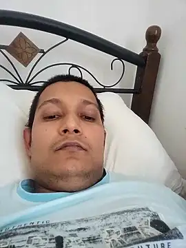 Snapshot of daddylove87 chatting on September 18, 1:35 pm daddylove87 online show from September 18, 1:35 pm