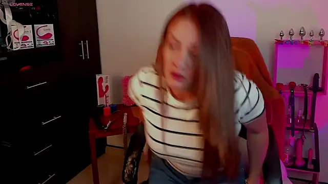 sara goodgirl13 online show from December 19, 8:13 pm