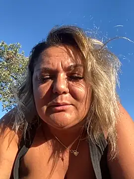 Snapshot of MikyVesela chatting on September 23, 2:42 pm MikyVesela online show from September 23, 2:42 pm