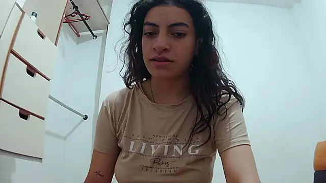 Snapshot of stephybrowm7 chatting on March 13, 1:29 pm stephybrowm7 online show from March 13, 1:29 pm