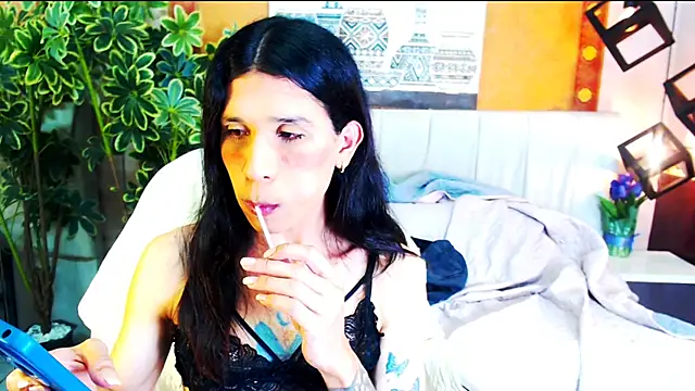Snapshot of SaraSofia44 chatting on June 14, 4:25 am SaraSofia44 online show from June 14, 4:25 am