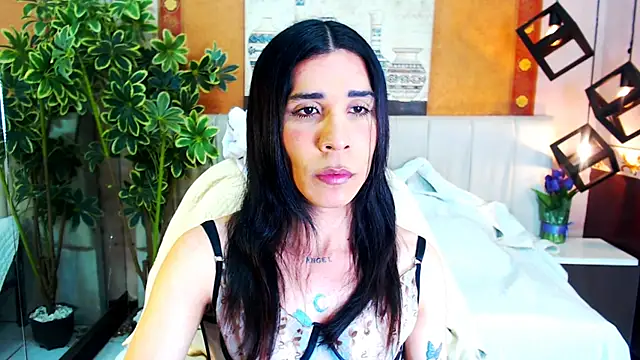 Snapshot of SaraSofia44 chatting on June 16, 4:31 pm SaraSofia44 online show from June 16, 4:31 pm