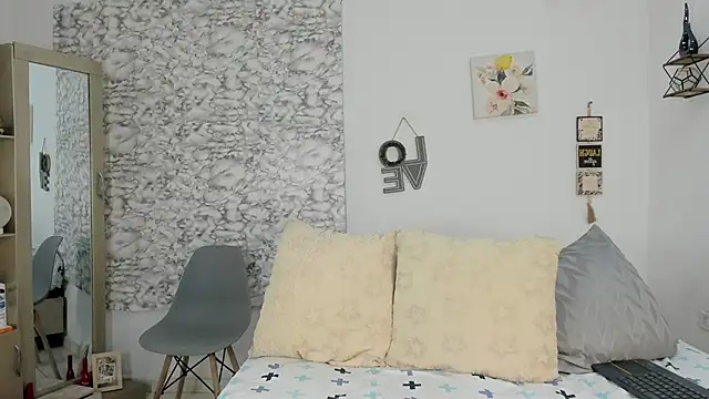 Snapshot of Canhela1 chatting on June 12, 12:09 am Canhela1 online show from June 12, 12:09 am