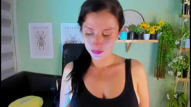 Snapshot of Aliiz_01 chatting on December 21, 12:31 am Aliiz 01 online show from December 21, 12:31 am