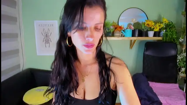 Snapshot of Aliiz_01 chatting on December 24, 3:05 am Aliiz 01 online show from December 24, 3:05 am