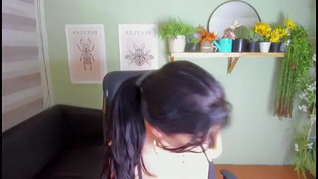 Snapshot of Aliiz_01 chatting on December 28, 11:30 am Aliiz 01 online show from December 28, 11:30 am