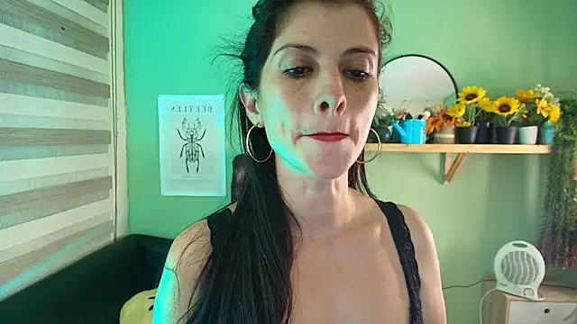 Snapshot of Aliiz_01 chatting on March 7, 2:25 am Aliiz 01 online show from March 7, 2:25 am