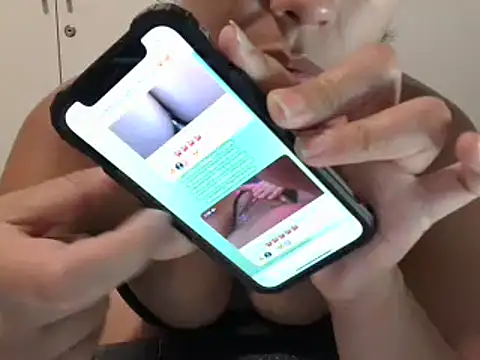 Snapshot of isabellalisa chatting on February 15, 6:33 am isabellalisa online show from February 15, 6:33 am