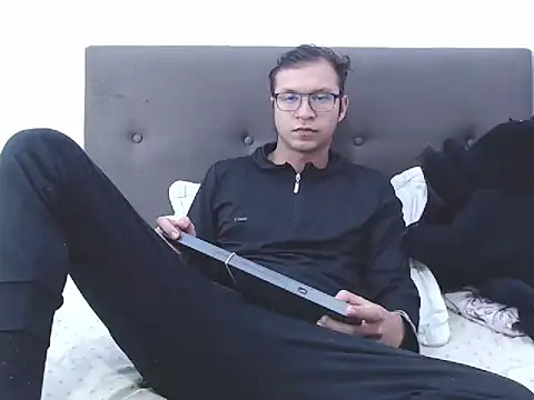 andy loverxx online show from February 7, 1:42 am