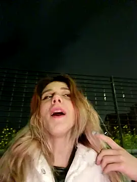 Snapshot of LeylaRosse chatting on March 10, 10:34 pm LeylaRosse online show from March 10, 10:34 pm