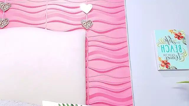 Snapshot of Veronica_Tits chatting on February 19, 8:22 am Veronica Tits online show from February 19, 8:22 am