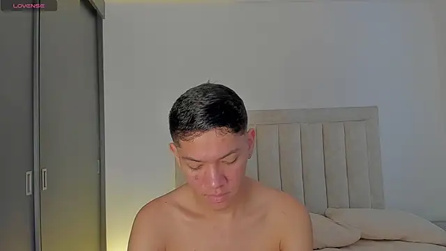 Snapshot of JulianRose_1 chatting on October 8, 12:47 pm JulianRose 1 online show from October 8, 12:47 pm