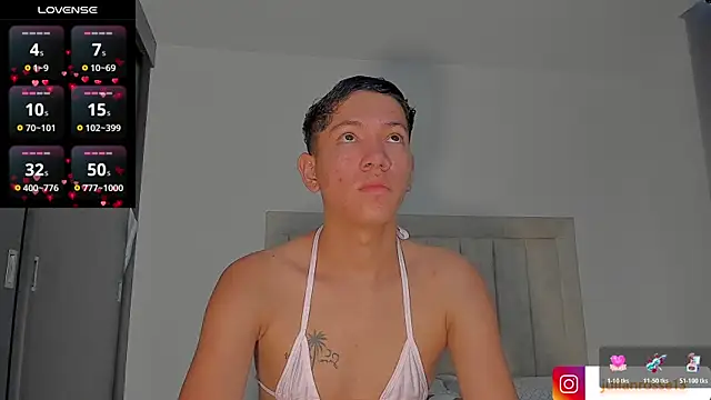 Snapshot of JulianRose_1 chatting on May 6, 11:37 am JulianRose 1 online show from May 6, 11:37 am