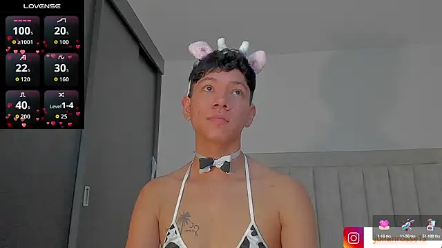 Snapshot of JulianRose_1 chatting on May 7, 12:43 pm JulianRose 1 online show from May 7, 12:43 pm