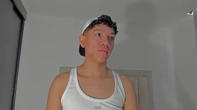 Snapshot of JulianRose_1 chatting on May 28, 1:08 pm JulianRose 1 online show from May 28, 1:08 pm