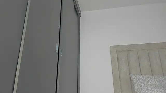 Snapshot of JulianRose_1 chatting on June 28, 1:06 pm JulianRose 1 online show from June 28, 1:06 pm