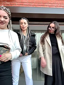 Snapshot of TwixCouple chatting on November 6, 1:12 pm TwixCouple online show from November 6, 1:12 pm