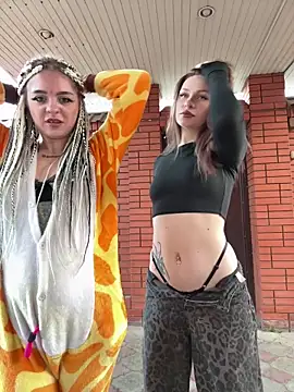 Snapshot of TwixCouple chatting on November 28, 1:14 pm TwixCouple online show from November 28, 1:14 pm