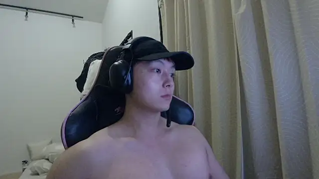 Snapshot of Tkcqcc chatting on December 9, 9:28 am Tkcqcc online show from December 9, 9:28 am