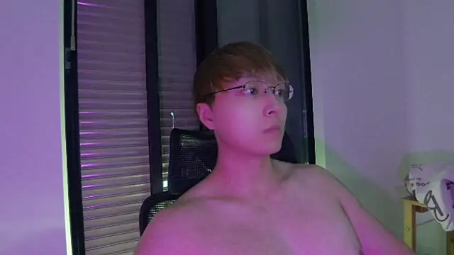 Snapshot of Tkcqcc chatting on March 1, 2:34 pm Tkcqcc online show from March 1, 2:34 pm