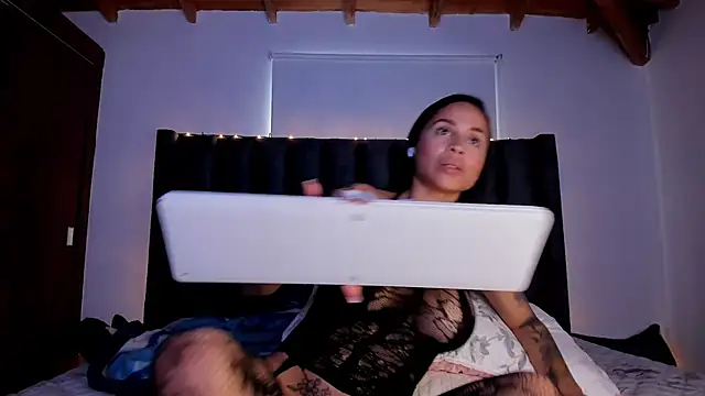 Snapshot of paulina_soto chatting on December 20, 8:27 pm paulina soto online show from December 20, 8:27 pm