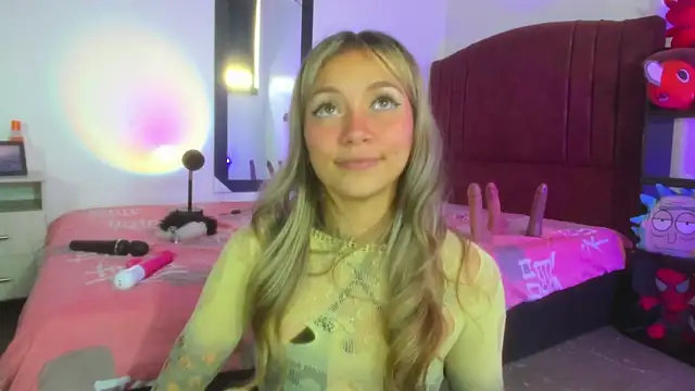 Snapshot of alisson_zafiro_ chatting on December 14, 3:15 pm alisson zafiro online show from December 14, 3:15 pm