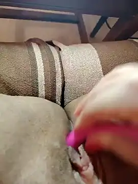 Snapshot of xxcatwomanxx chatting on February 6, 8:23 pm xxcatwomanxx online show from February 6, 8:23 pm