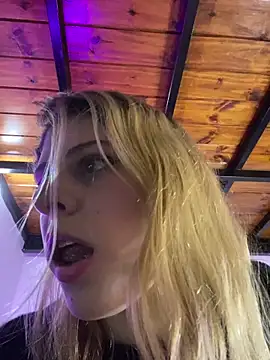 Snapshot of FlorBich chatting on September 12, 1:06 am FlorBich online show from September 12, 1:06 am