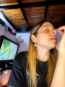 Snapshot of FlorBich chatting on October 15, 1:44 pm FlorBich online show from October 15, 1:44 pm