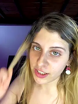 Snapshot of FlorBich chatting on October 24, 5:37 am FlorBich online show from October 24, 5:37 am