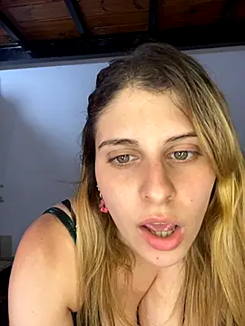 Snapshot of FlorBich chatting on November 20, 2:56 am FlorBich online show from November 20, 2:56 am